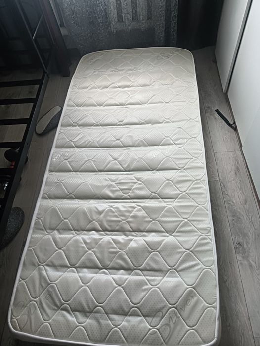Продам матрас размер 200×90