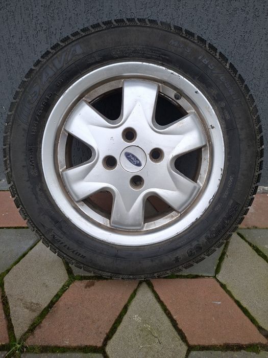 Cauciucuri iarna 185/65/15 cu janta de aluminiu Ford