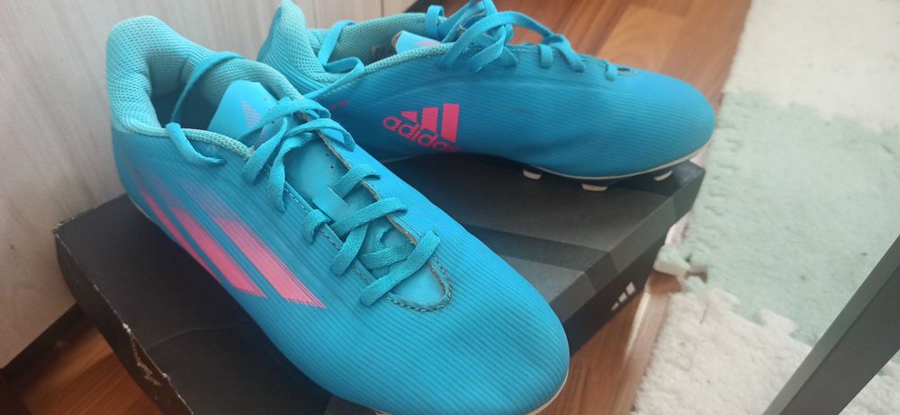 Бутонки Adidas ( размер 40)