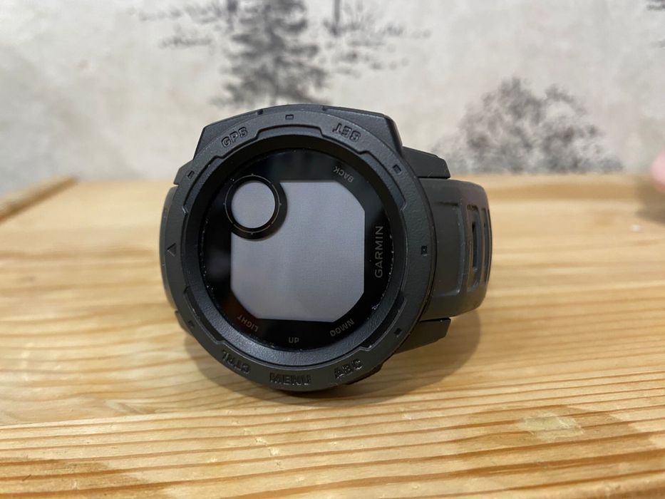 Продам часы garmin instinct