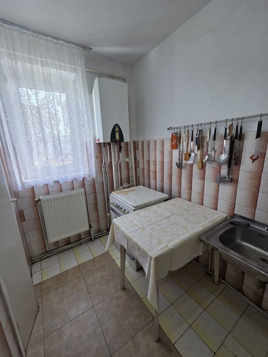 Proprietar vând apartament cu 3 camere în zona centrală