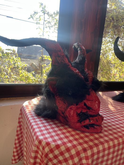 Masca traditionala, confectionata manual!