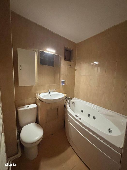 De vanzare apartament decomandat cu 3 camere,2 balcoane,78mp,79900euro