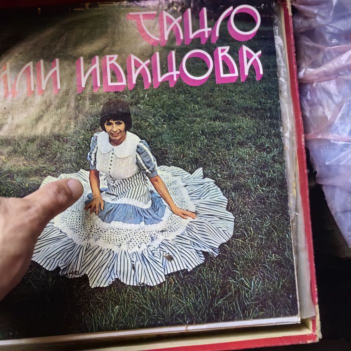 Плочи на български изпълнители