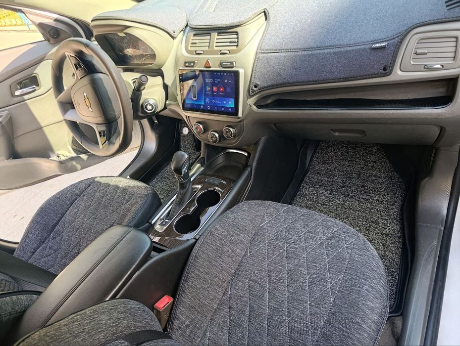 Кобальт сотилади,холати жудаям зур, факат бензинда юрган,салон