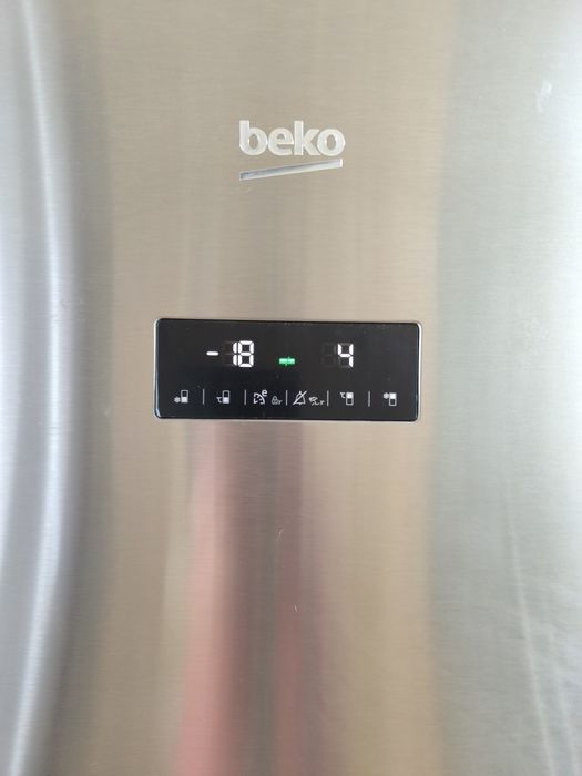 Продавам хладилник а фризер