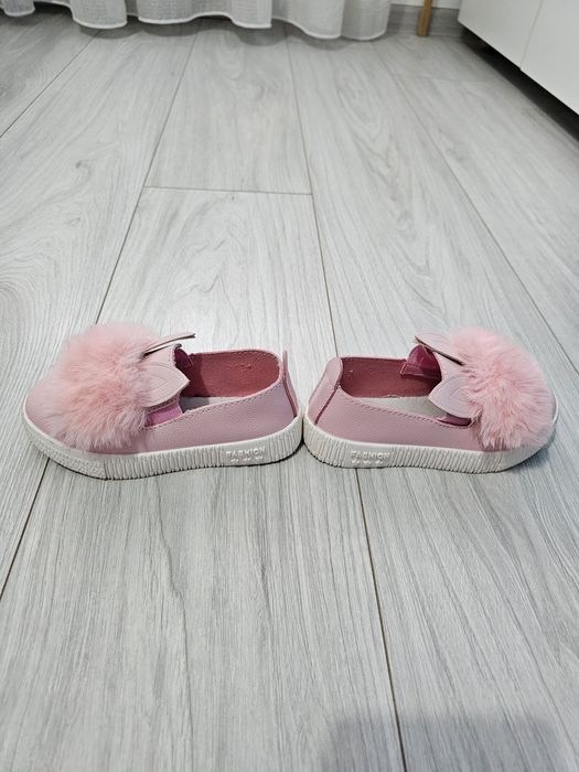 Pantofi eleganți fetiță cu puf