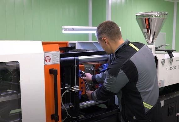 Продажа и поставка термопластавтоматов из Китая в Узбекистан