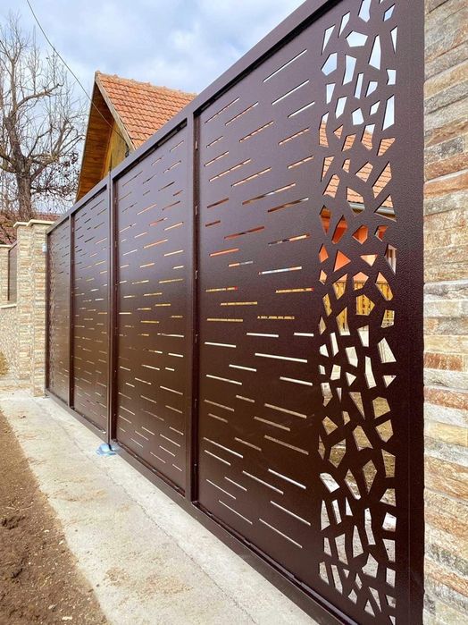 Garduri și porți din fer forjat din șipcă metalică