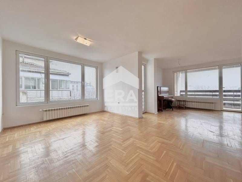 Дава се под наем Тристаен апартамент в София, Изток - 120 кв.м за 1150 € - Снимка #1