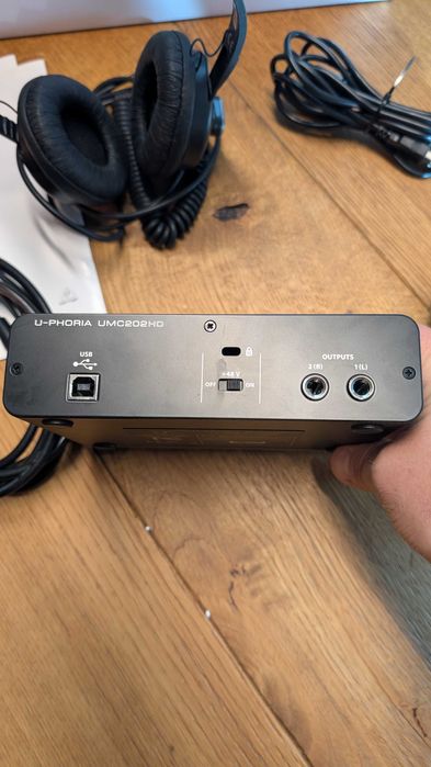 Behringer U-Phoria Studio PRO - Pachet pentru recording (studio)