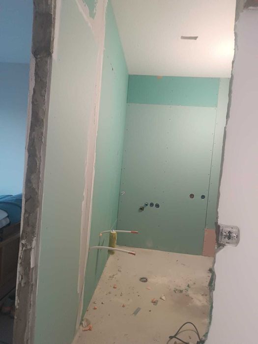 Боядисване, шпатлуване, гипсокартон и друго. Въсокко качество.