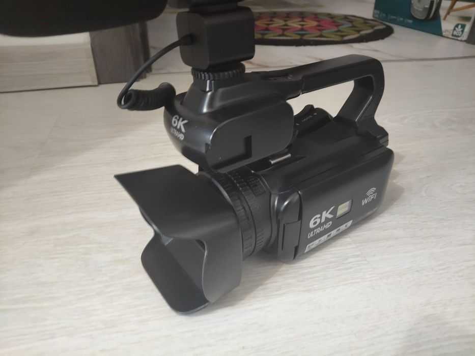 Cameră Video 6K Ultra HD WiFi + Microfon + Telecomandă – Full Box