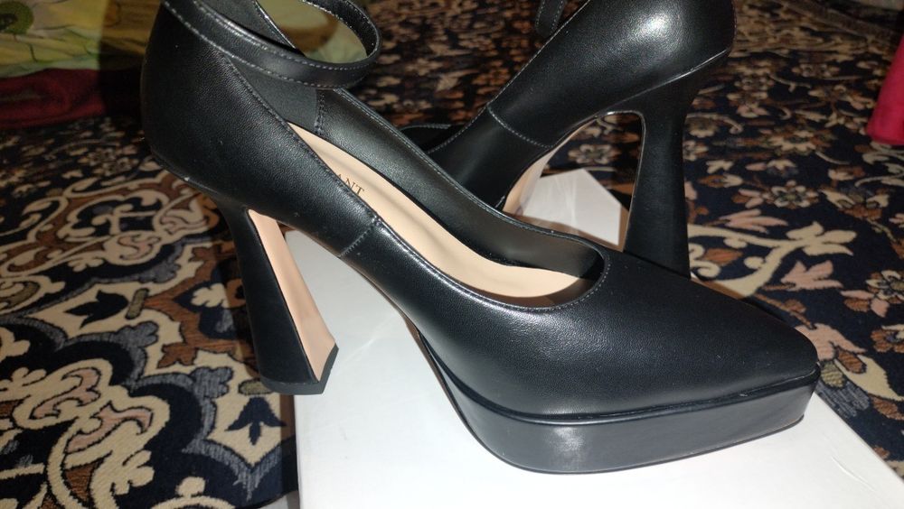 Туфли Әйелдер аяқ киімі.