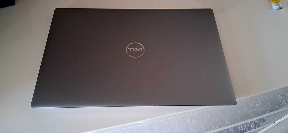 Лаптоп  DELL corei9 vPro
