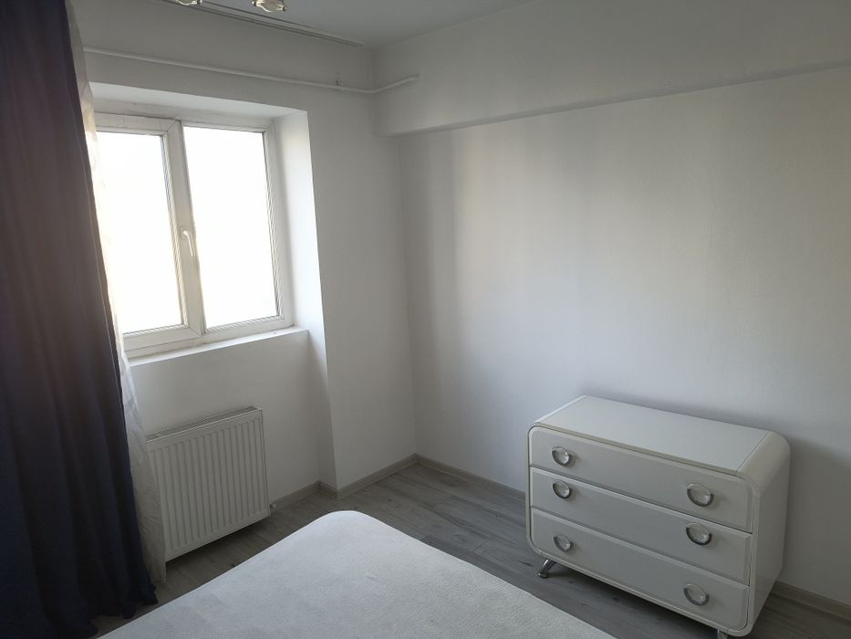 Închiriez apartament 2 camere decomandat Bulevardul București, complet utilat și mobilat.