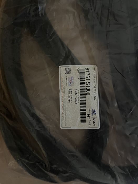 Резинка уплотнитель на багажник Santa Fe 2022-23