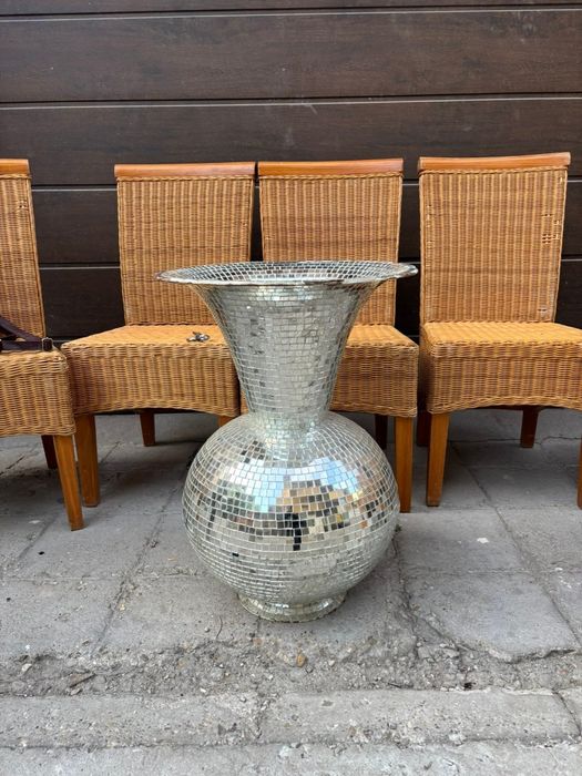 Ваза интериорна ,цялата в огледълца