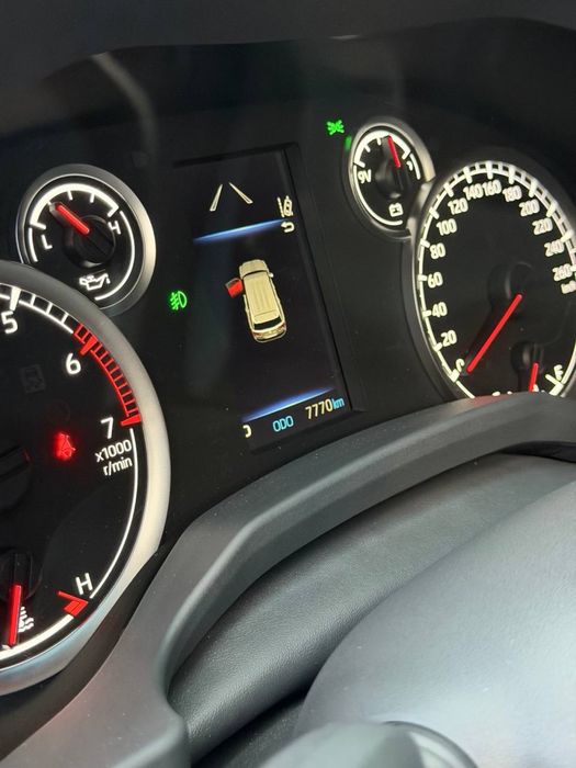 Toyota lc300 3.5 twin turbo 2024-yil 7.000 probeg 3 qatorli