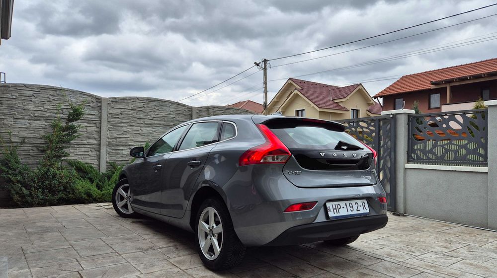 Volvo/V40/2.0 diesel/120 cp/Euro 6/Navi/Led/Keyless Goo/Entry/Bord digital/Incalzire scaune/Olanda/