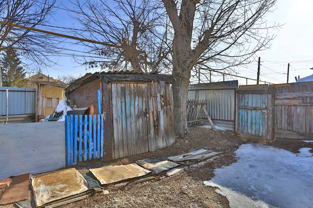 продам 1/4 дома на узкой колее.