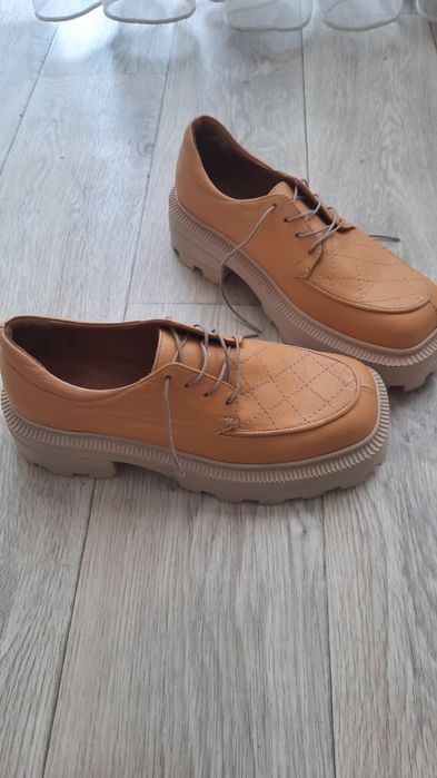 Продаю обувь женс