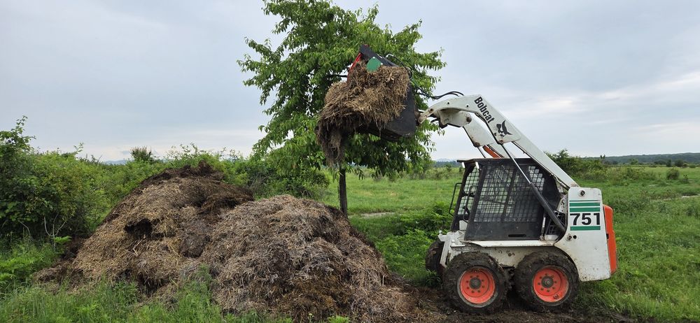 Incarc gunoi Scot gunoi incarc baloti