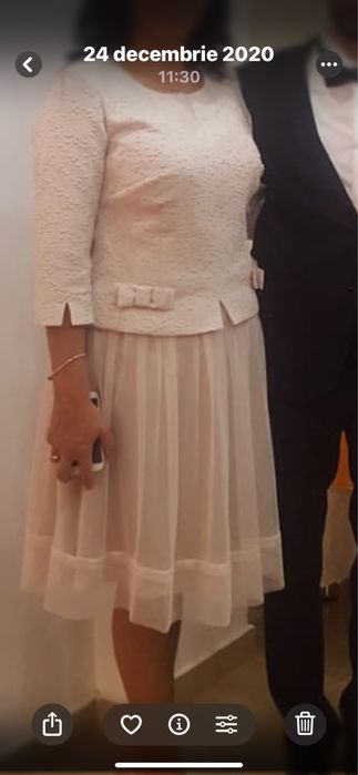 Costum roz pudră