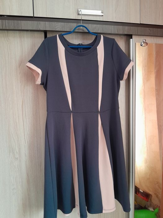 Продам женские платья