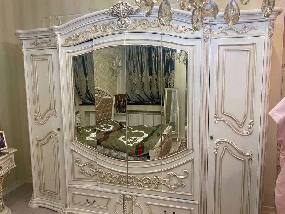 Продам спальный гарнитур