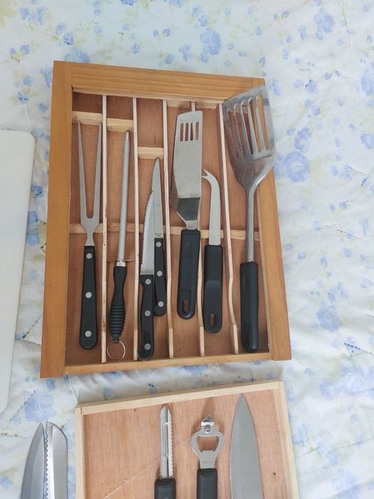 Комплект прибори за хранене и готвене