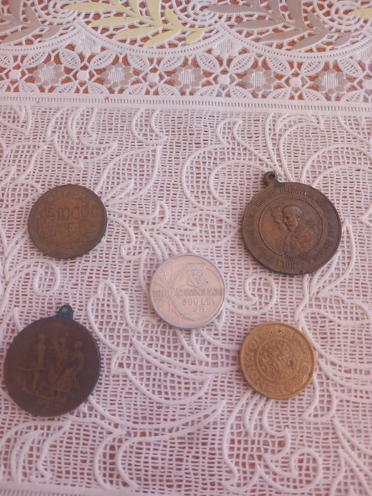 Vind monede vechi din ani 1943. 3. 1944 monede  cu eclipsa  din anul 1