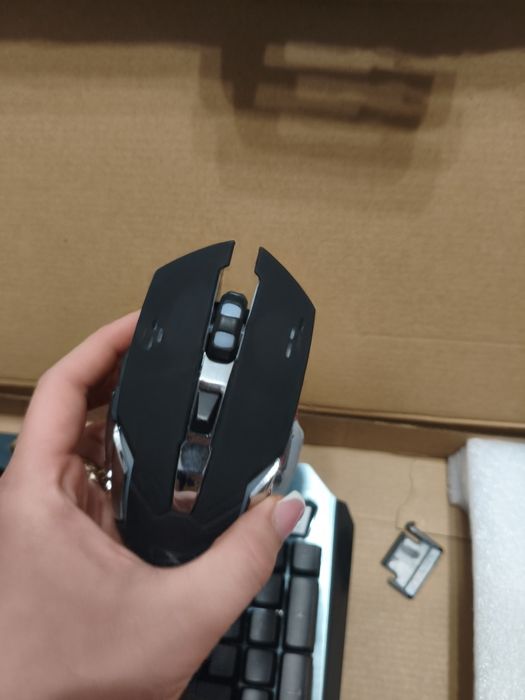 Set Tastatură și Mouse Gaming Wireless 2.4G – LED Backlit, qwerty, Mou