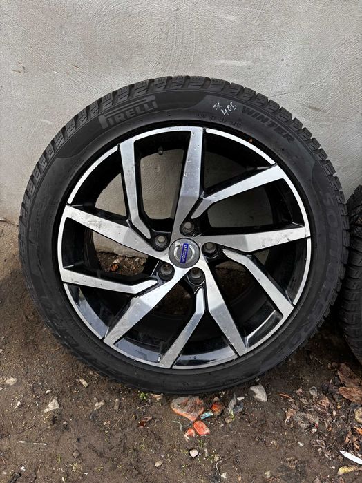 Doua anvelope Pirelli SottoZero Winter 235 45 R18 ci405