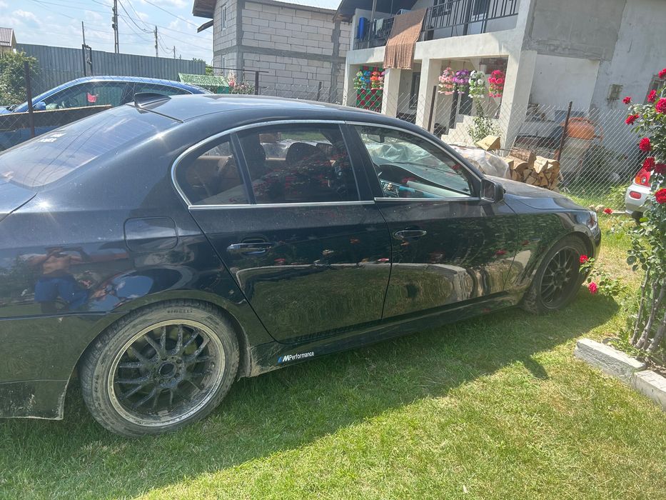 Vând sau Schimb Bmw E60 535D 272Cp cutia de viteze în avarie