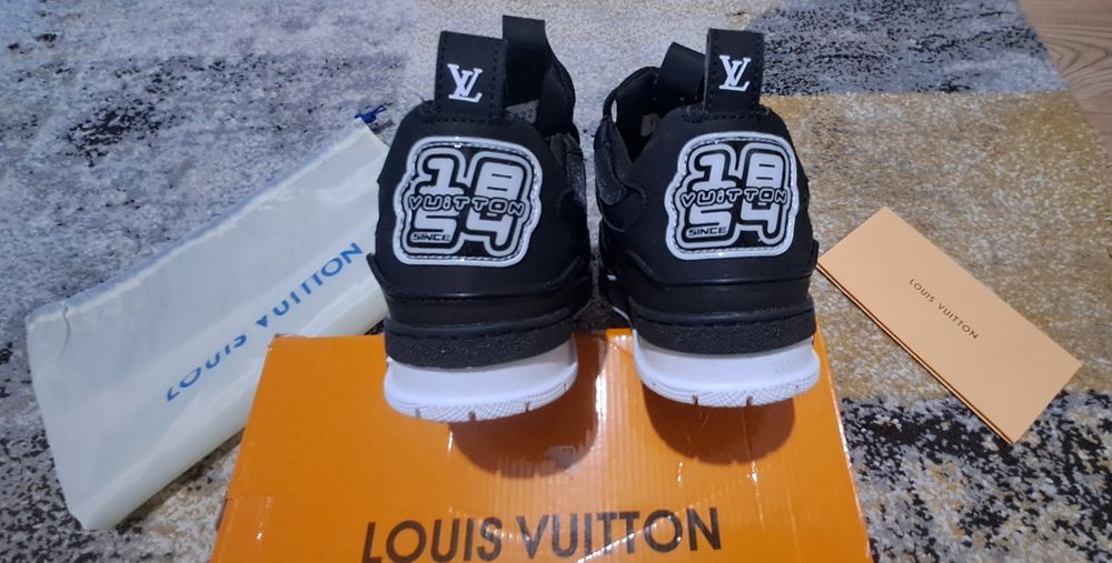 Louis Vuitton LV Skate Sneaker

Return Policy

14