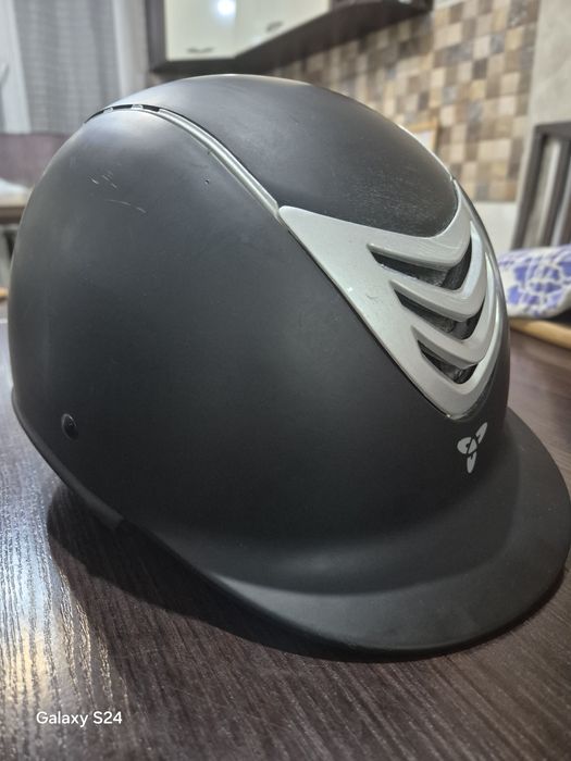 Шлем для конного спорта