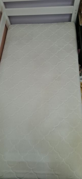 Кровать из дерева