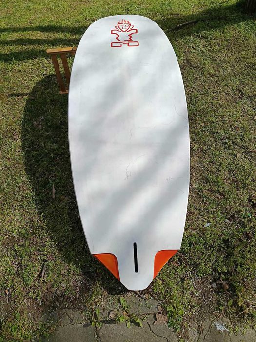 Продавам ундсърфове и уиндсърф оборудване