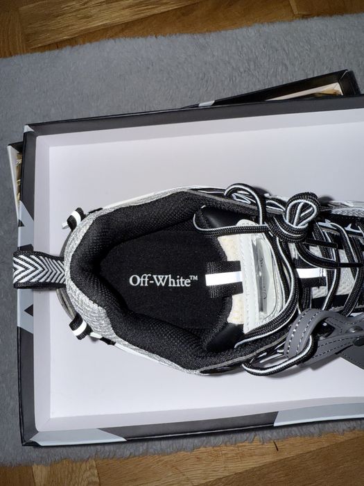 Off White Be Right Back (BRB)