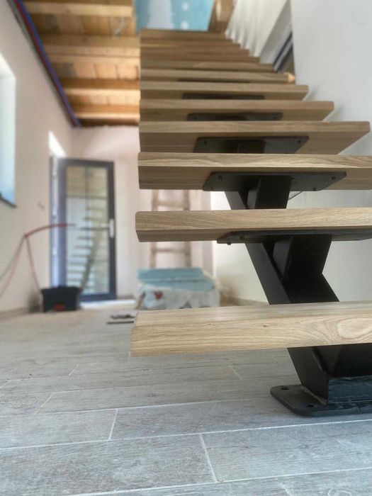 Trepte, contratrepte, balustrade lemn masiv