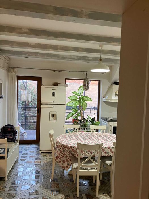 Vand apartament 5 camere zona bld. Victoriei
