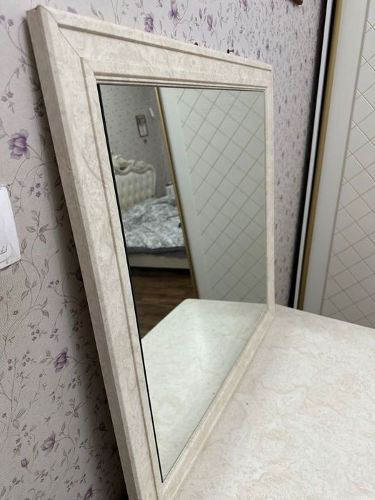 Продается комод с зеркалом большим