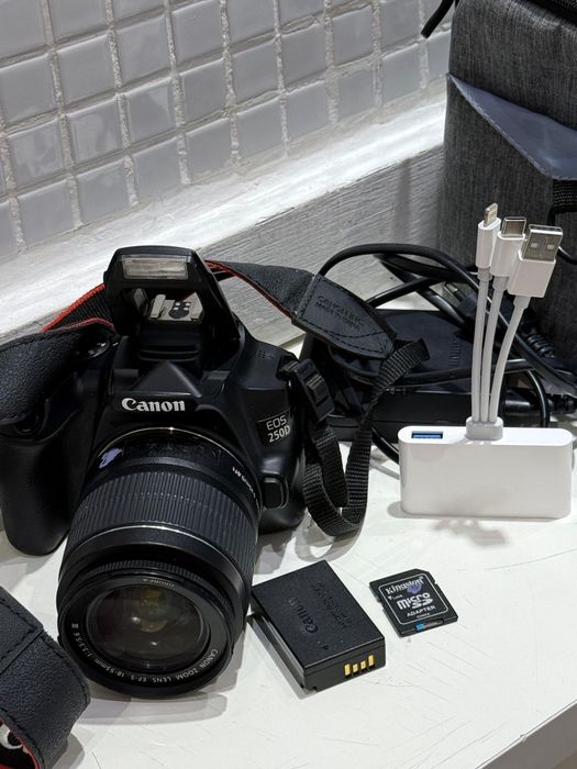 Canon EOS 250D продаётся срочно!