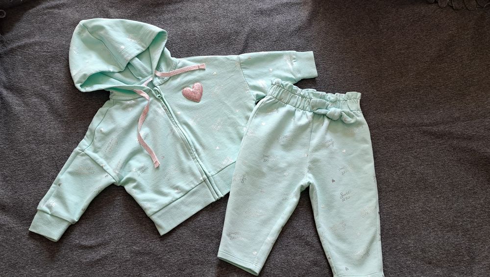 Костюм. Состояние отличное,  фирма Gee jay 80см 9-12 мес