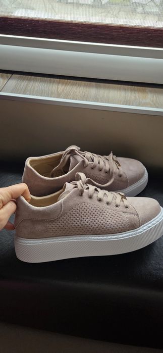 Дамски кецове естествен велур 37