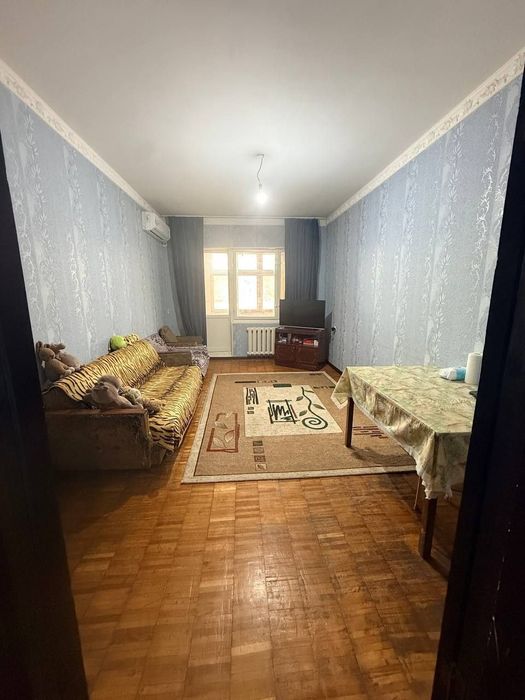 Продаётся трёхкомнатная на м-в Карасу-2