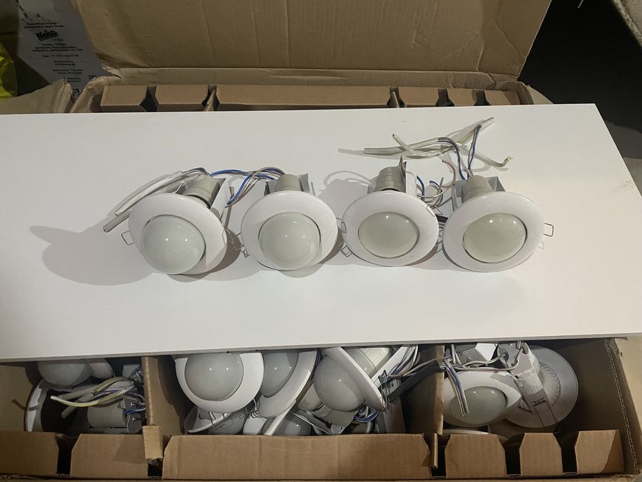 Спот и лампочки