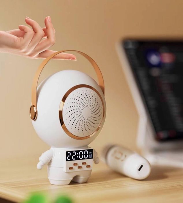 X64 — Bluetooth караоке-колонка с яркой подсветкой и сменой голоса mg9