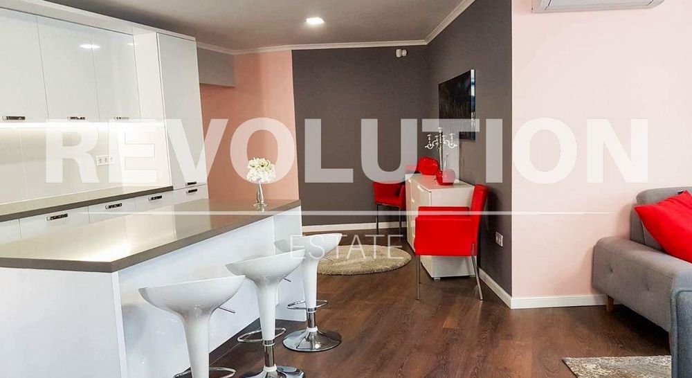 Тристаен апартамент в района на Център!